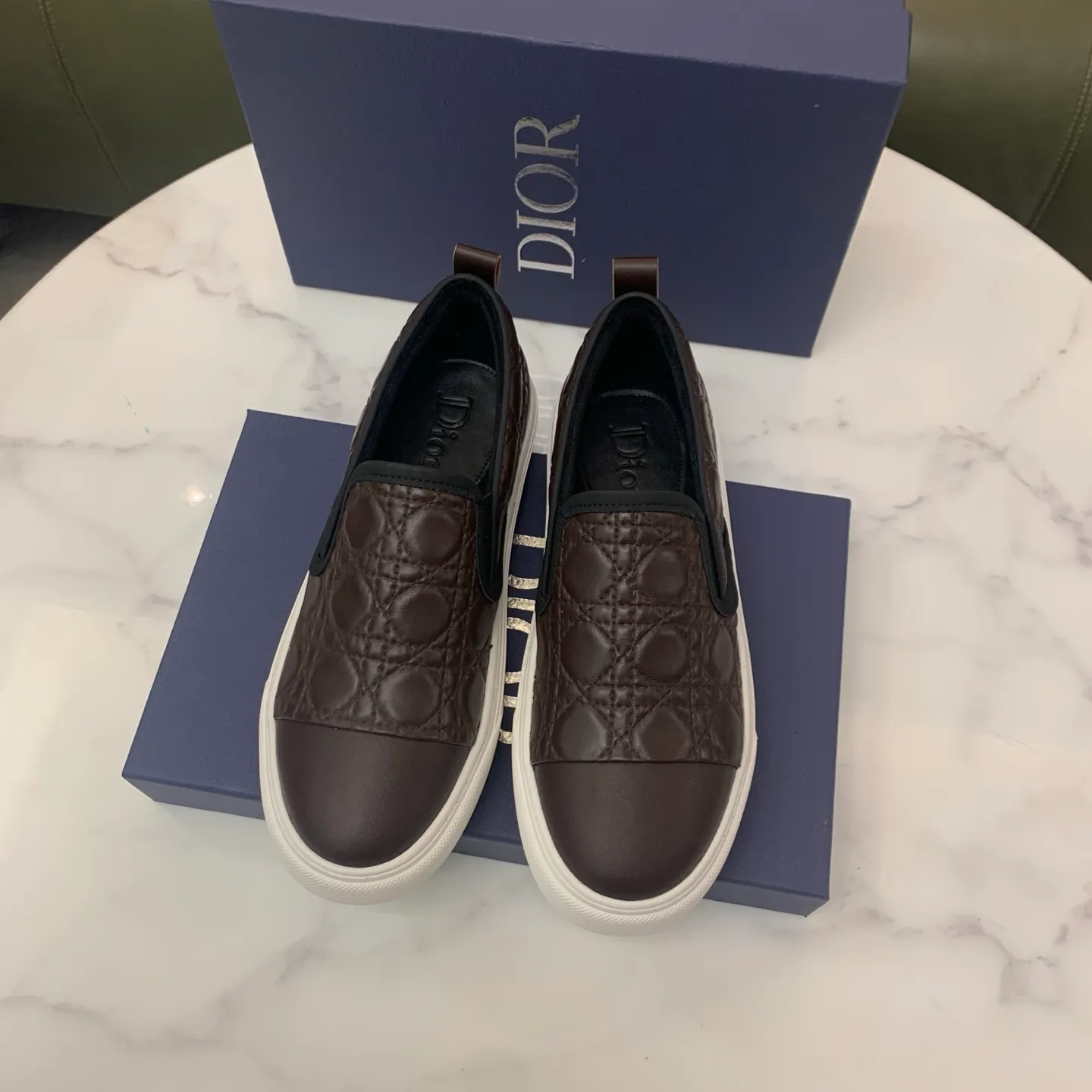 Men's men's shoes 💰400 [New style] 🧁🧁 Dior (velvet lining and leather lining are preferred when ordering) D's new product is on the market, full first-layer calfskin with embroidered classic diamond pattern D's craftsmanship, high-end and classy, ​​comfortable on the feet, versatile to wear, full of three-dimensional sense, available in 4 colors: black, coffee, gray and khaki, size: 39-44 (45 can be customized, cannot be returned)